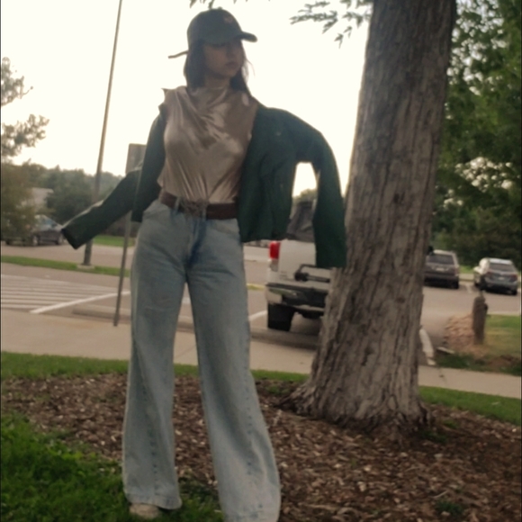 Meet your Posher, AJ - Picture 1 of 3